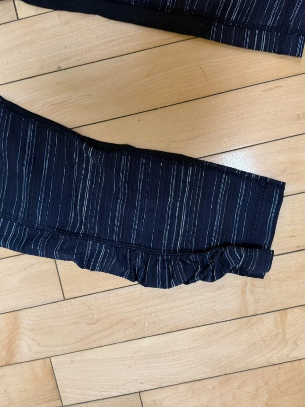 Lululemon Pace Rival Crop leggings in the Cyber Stripe Naval Blue Black Size 8